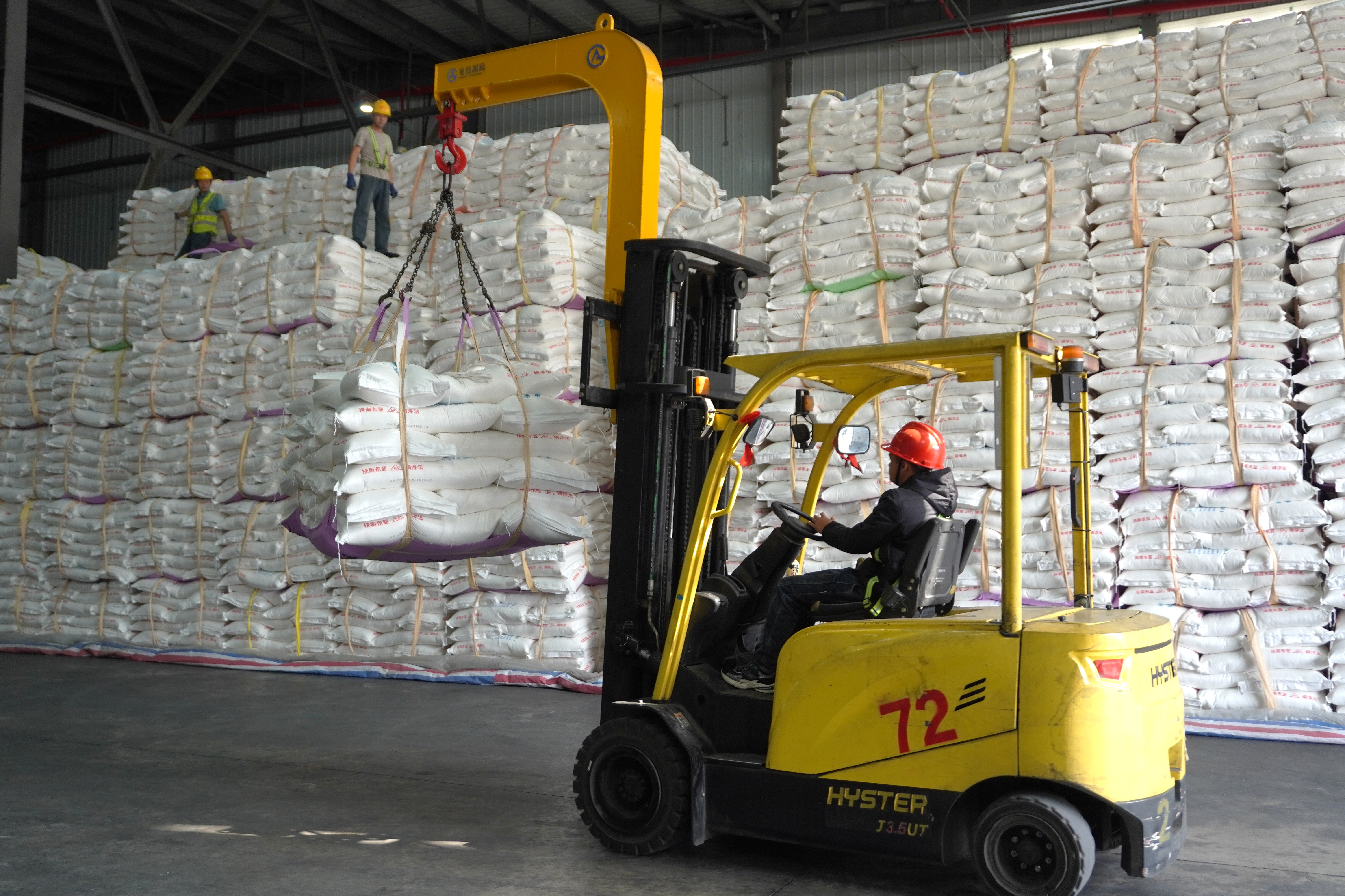 企動(dòng)力 | 崇左市第三方倉(cāng)儲(chǔ)企業(yè)單日作業(yè)量首位！智慧物流公司全力沖刺18萬(wàn)噸滿(mǎn)庫(kù)目標(biāo)